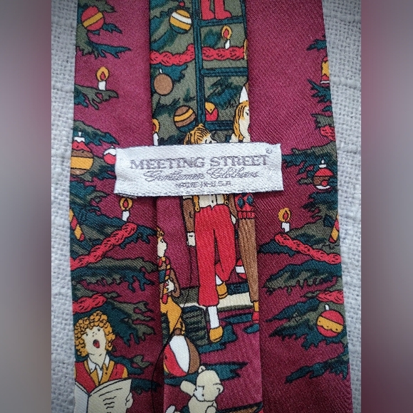 LIKE NEW "Carolers By the Tree" Christmas Tie, Holiday Gift Stocking Stuffer - Picture 7 of 7